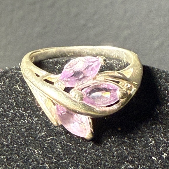 Elegant Silver and Purple Leaf Ring Size 7 - Picture 2 of 8